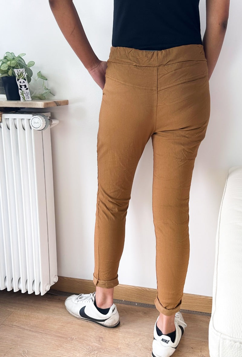 Pantalon uni Camel avec poche sur les côtés et patch étoile